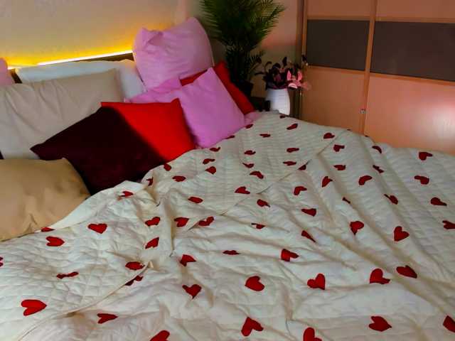 YourLovellyStory's BongaCams show and profile