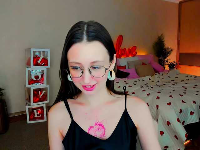 YourLovellyStory's BongaCams show and profile