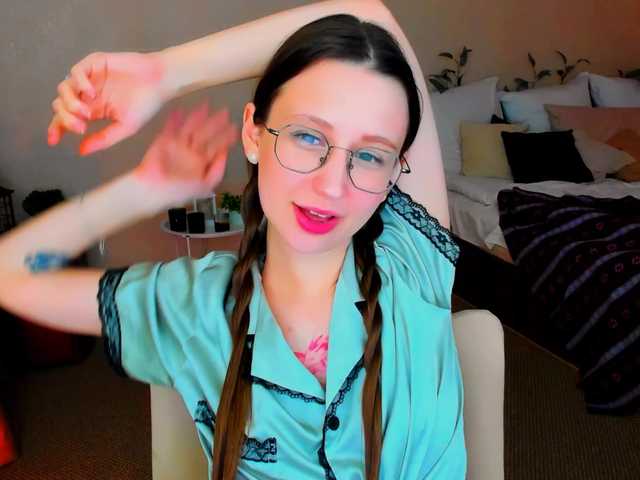 YourLovellyStory's BongaCams show and profile