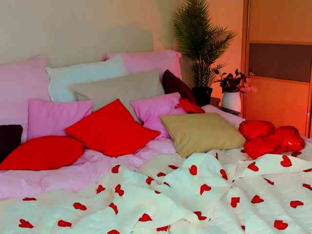 YourLovellyStory webcam