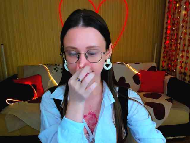 YourLovellyStory webcam