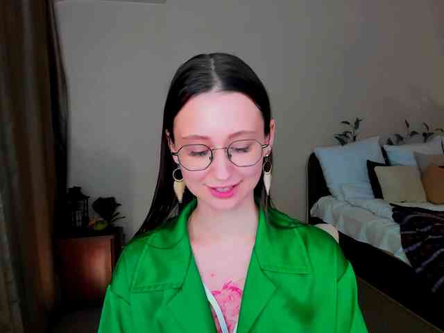 YourLovellyStory webcam