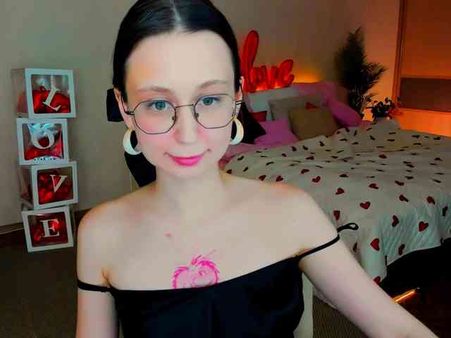 YourLovellyStory webcam