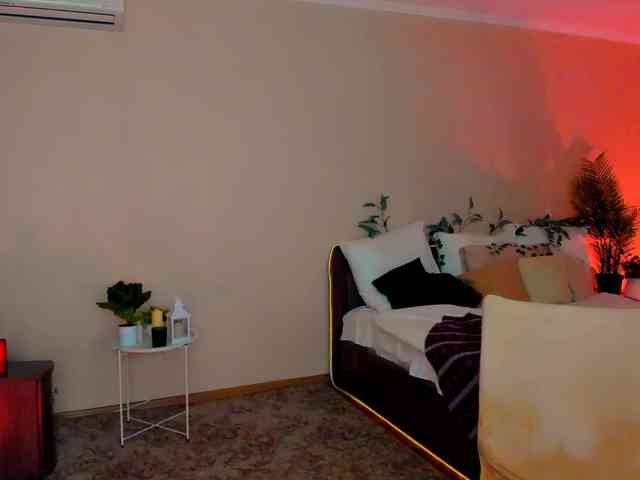 YourLovellyStory webcam