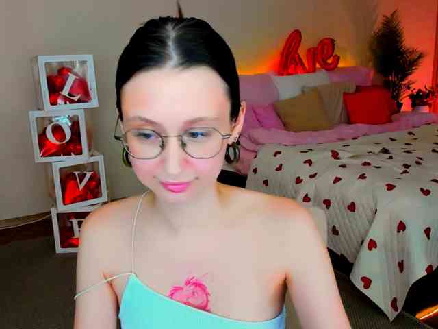 YourLovellyStory webcam