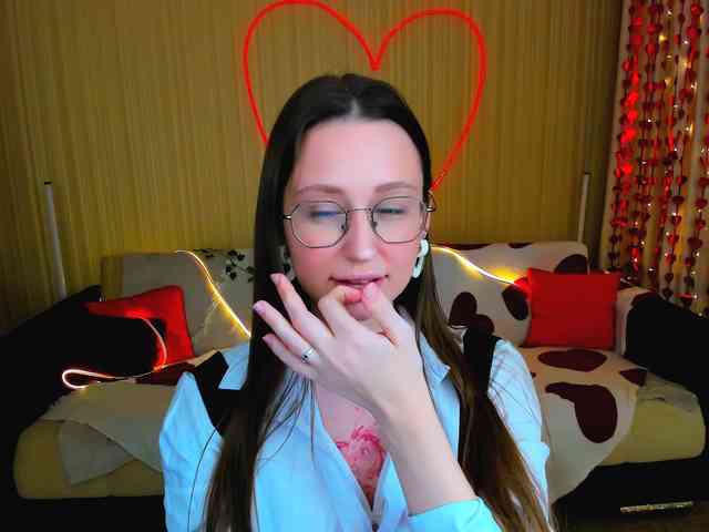 YourLovellyStory webcam