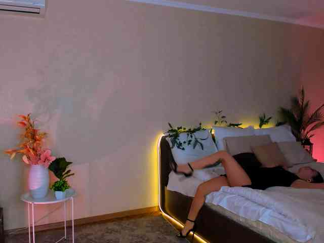 YourLovellyStory webcam