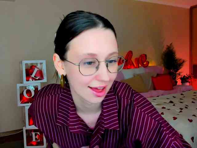 YourLovellyStory webcam