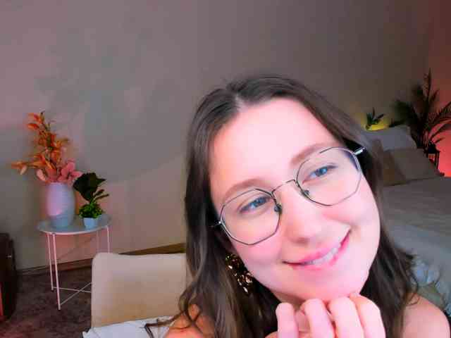 YourLovellyStory webcam