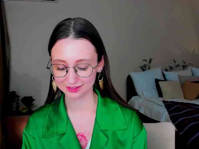 YourLovellyStory webcam