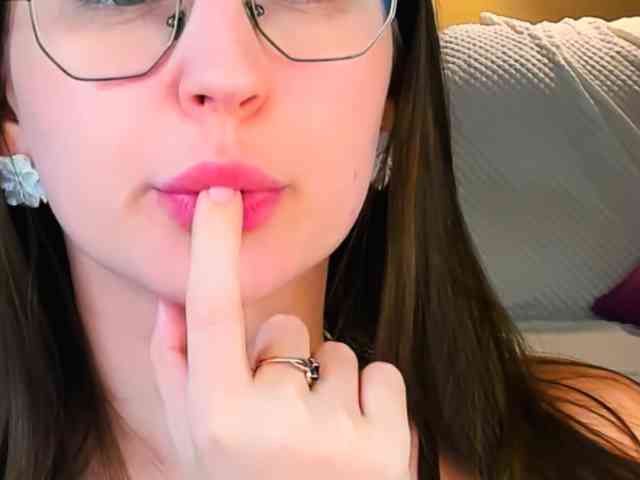 YourLovellyStory webcam