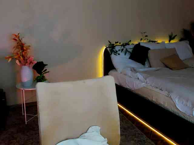 YourLovellyStory webcam