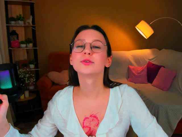 YourLovellyStory webcam