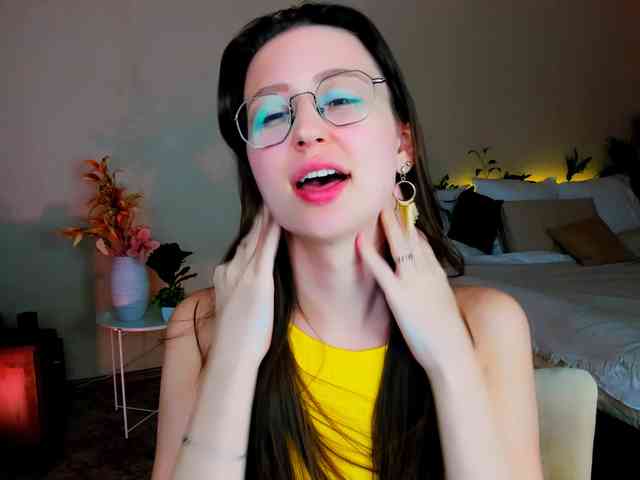 YourLovellyStory webcam