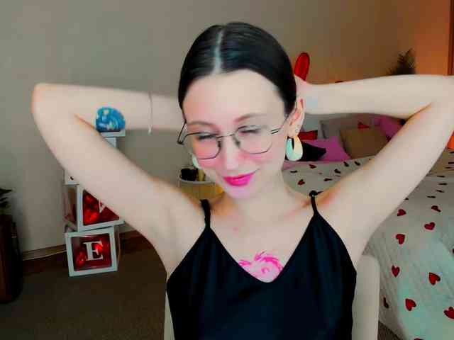 YourLovellyStory webcam