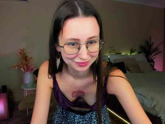YourLovellyStory webcam