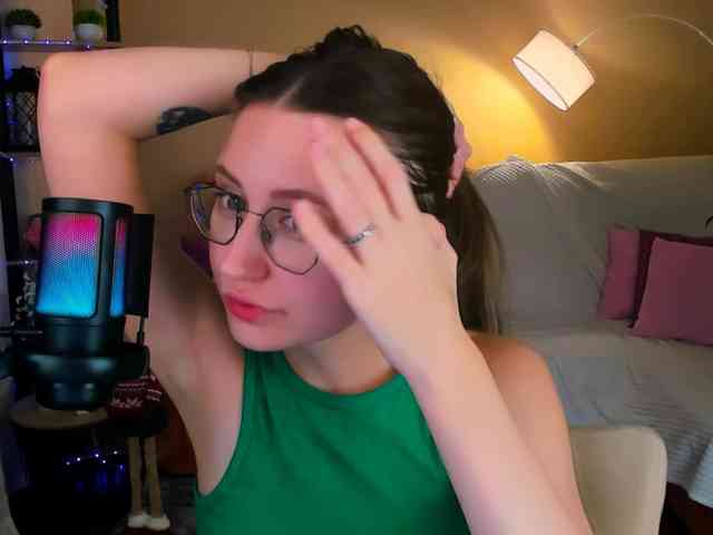 YourLovellyStory webcam