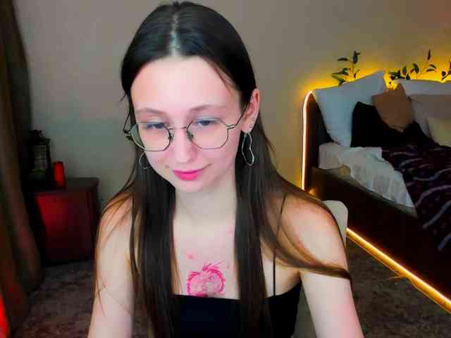 YourLovellyStory webcam