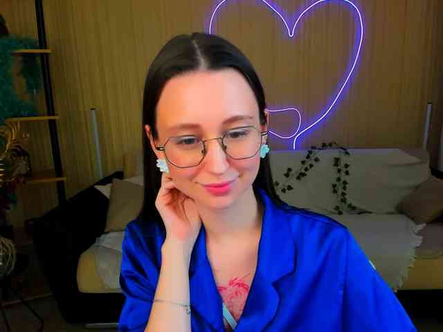 YourLovellyStory webcam