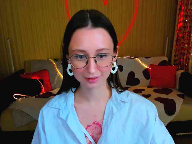 YourLovellyStory webcam