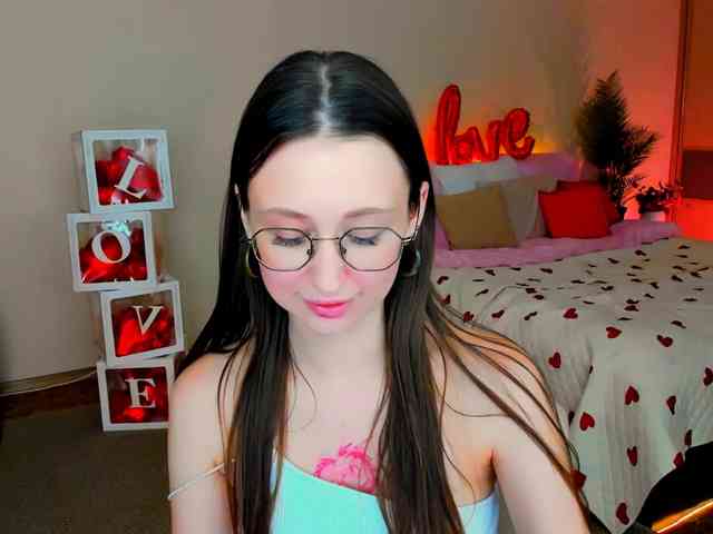 YourLovellyStory webcam