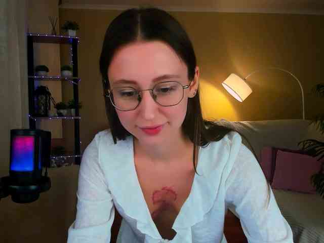 YourLovellyStory webcam