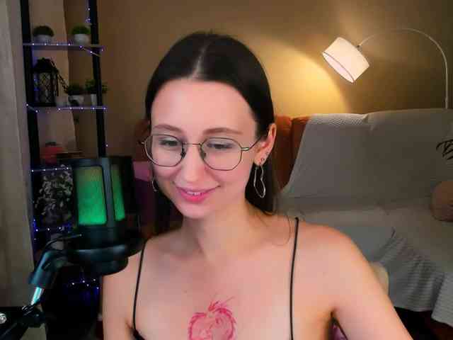 YourLovellyStory webcam