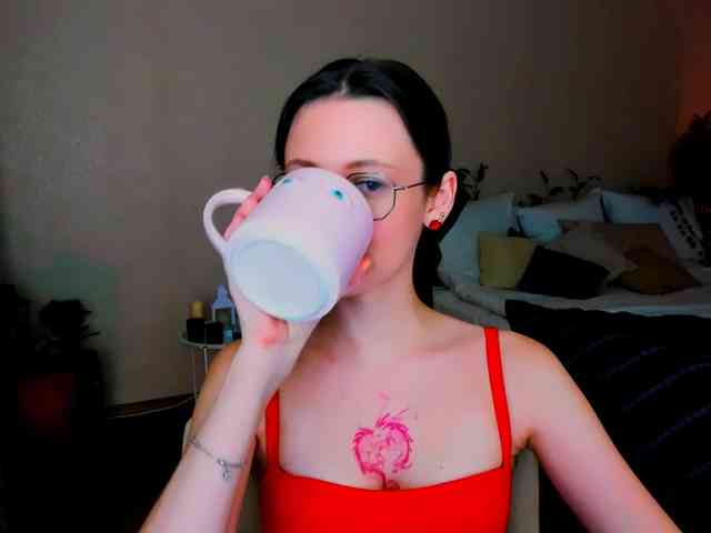 YourLovellyStory webcam