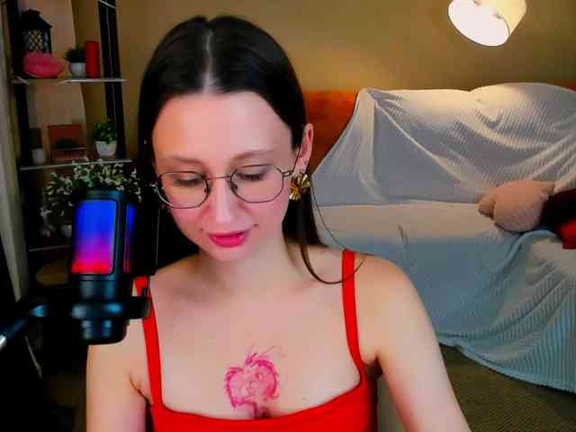 YourLovellyStory webcam