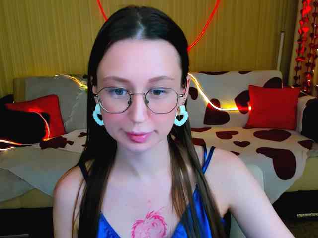 YourLovellyStory webcam