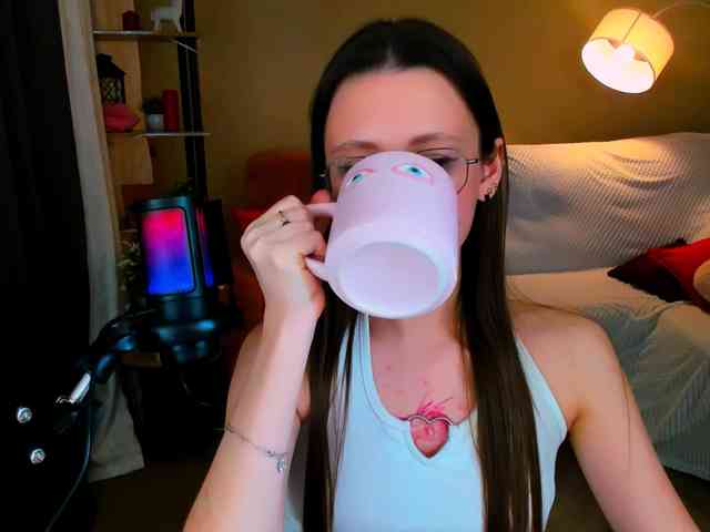 YourLovellyStory webcam