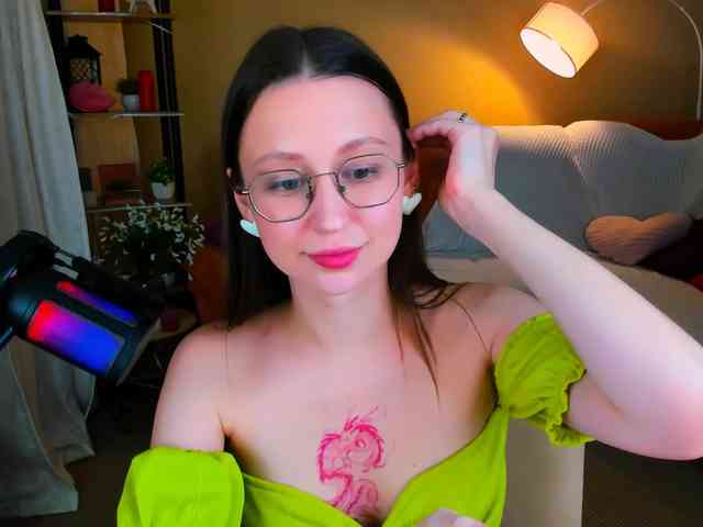 YourLovellyStory webcam