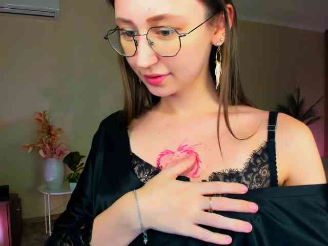 YourLovellyStory webcam