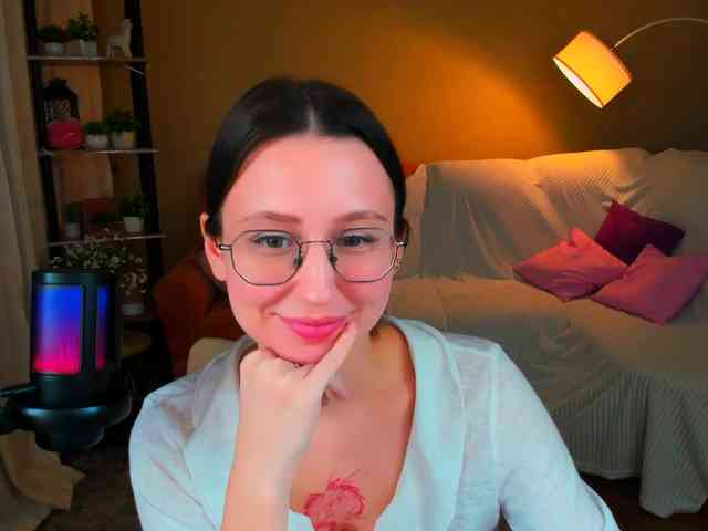 YourLovellyStory webcam