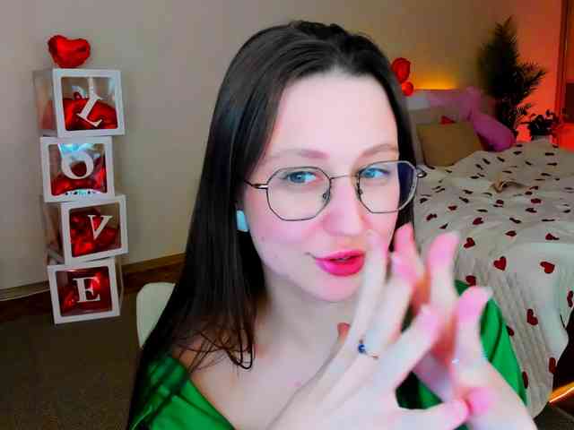 YourLovellyStory webcam