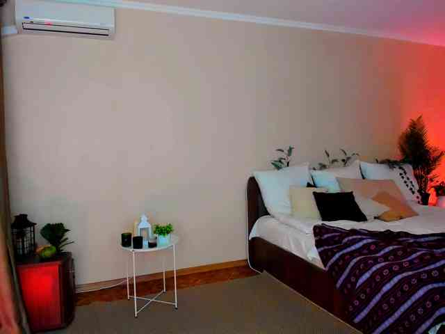 YourLovellyStory webcam