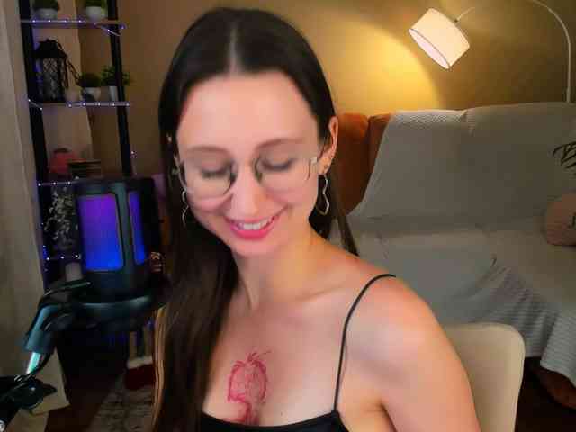 YourLovellyStory webcam