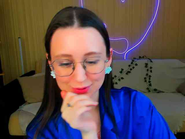 YourLovellyStory webcam