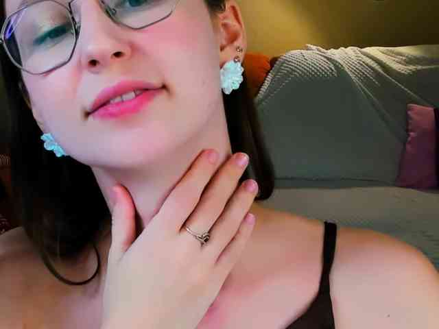 YourLovellyStory webcam