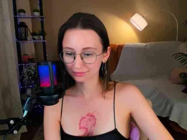 YourLovellyStory webcam