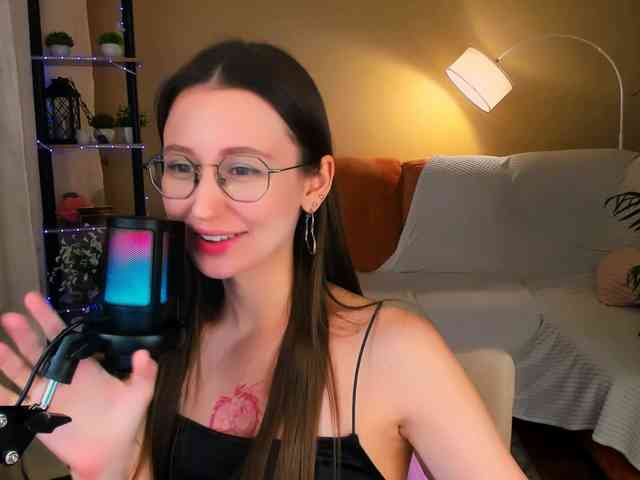 YourLovellyStory webcam