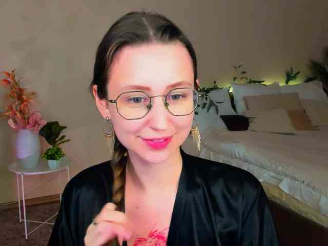 YourLovellyStory webcam