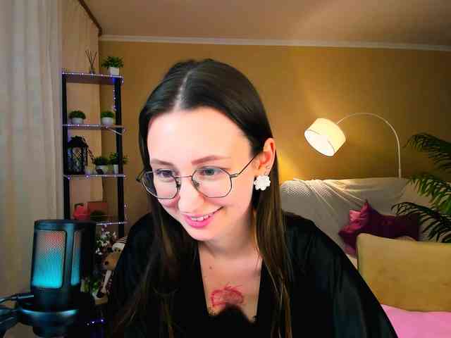 YourLovellyStory webcam