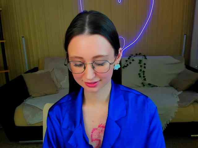 YourLovellyStory webcam