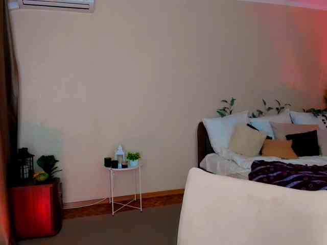 YourLovellyStory webcam