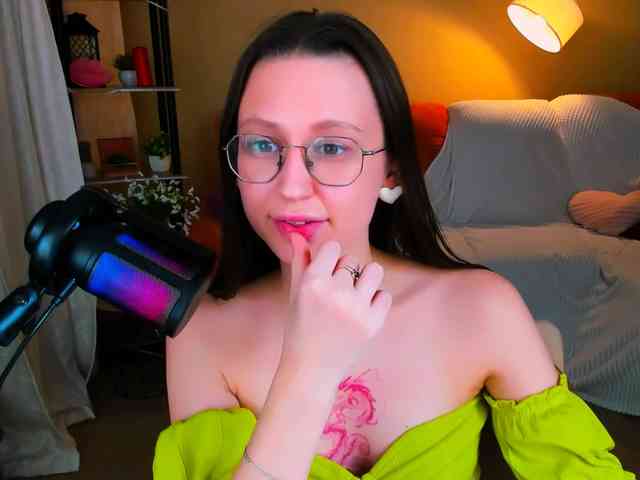 YourLovellyStory webcam