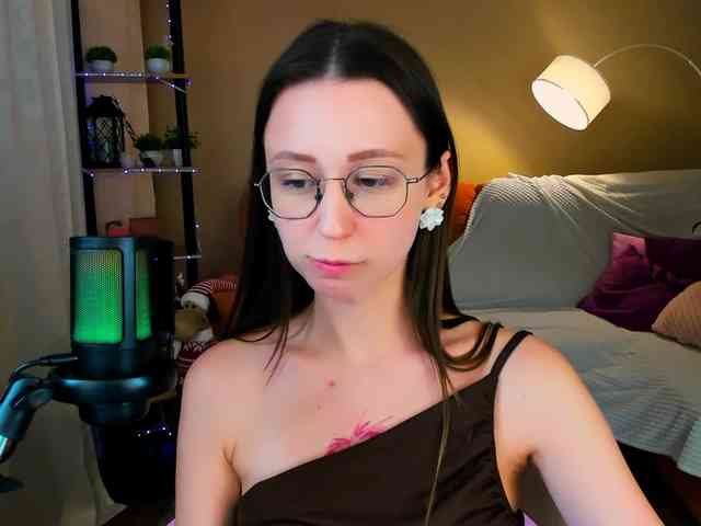 YourLovellyStory webcam