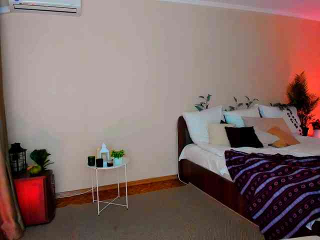 YourLovellyStory webcam