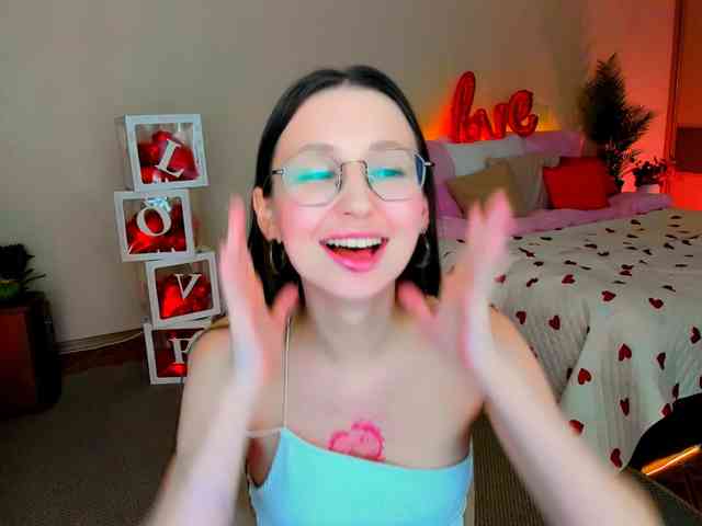YourLovellyStory webcam