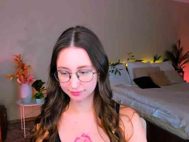 YourLovellyStory webcam